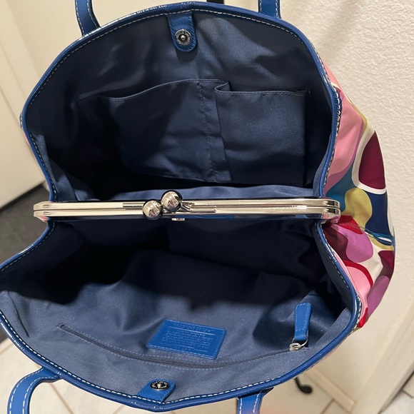 COACH Signature Scarf Print Tote with Blue Trim NWOT - Picture 4 of 6